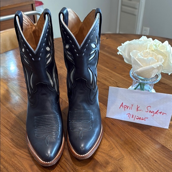 Tecovas Jolene boot in Navy size 6.5 worn thrice times - Picture 1 of 7